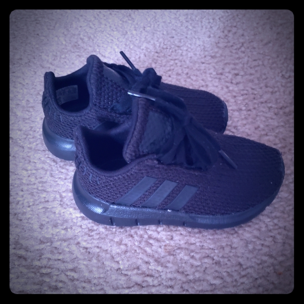 Black Sneakers (Toddler)